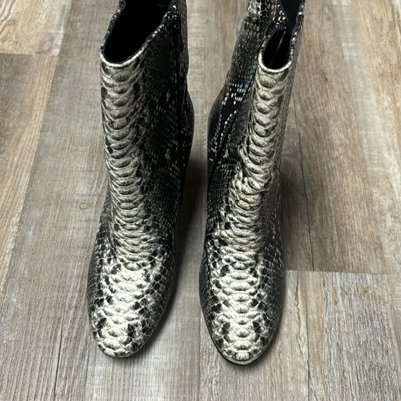 NWOT Chinese Laundry Daria Mars Snake Print Ankle Boots - Picture 8 of 10